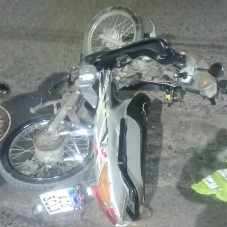[VIDEO] Una motociclista en estado de ebriedad chocó a una camioneta y terminó herida