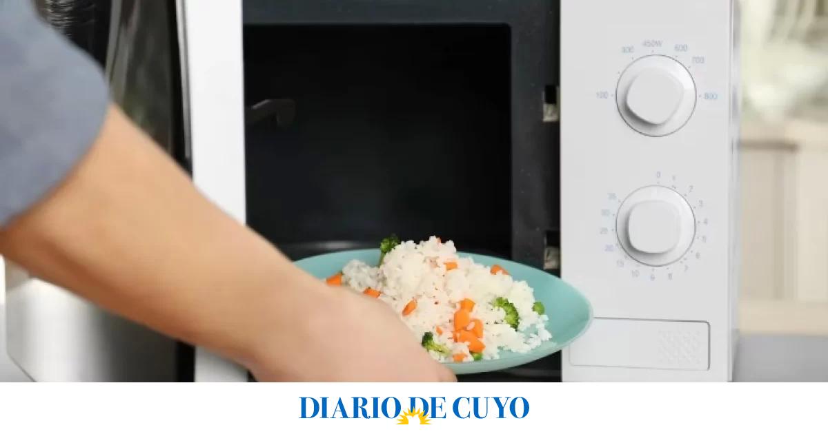 What is reheated rice syndrome and how to avoid it?