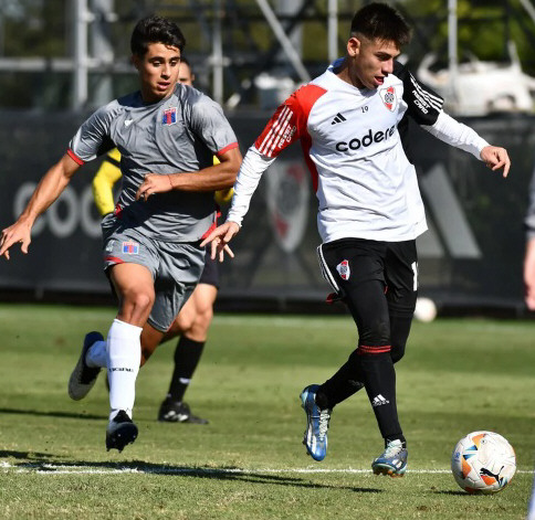 Jugó amistosos con Tigre  para no perder el ritmo