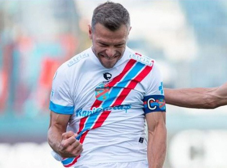 Arsenal y Colón siguen en carrera Arsenal y Colón siguen en carrera