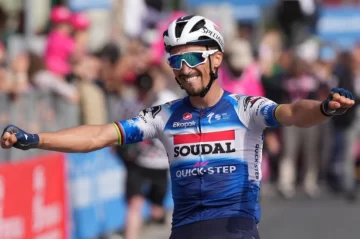 Alaphilippe ganó de manera espectacular Alaphilippe ganó de manera espectacular