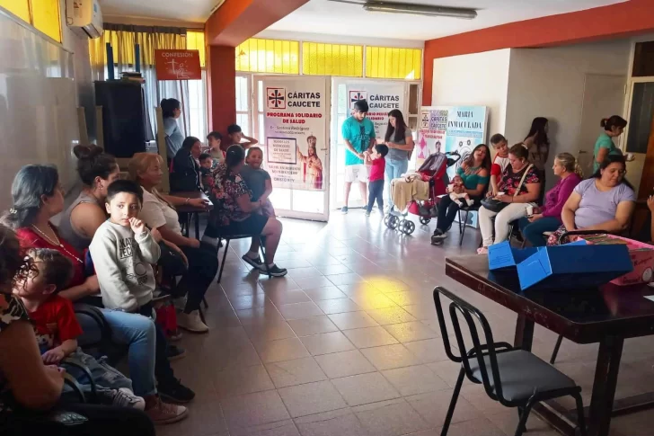 El consultorio solidario que pasó a ser un policlínico que atiende gratis