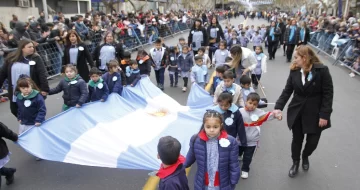 Por el pronóstico de lluvia y posibles nevadas, suspendieron el desfile del 25 de Mayo Por el pronóstico de lluvia y posibles nevadas, suspendieron el desfile del 25 de Mayo