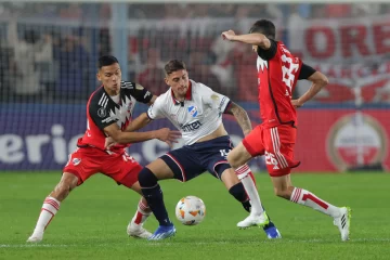 River tuvo todo para ganar en Uruguay, pero apenas pudo rescatar un empate frente a Nacional River tuvo todo para ganar en Uruguay, pero apenas pudo rescatar un empate frente a Nacional