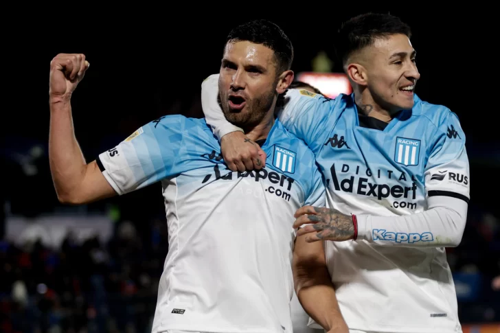 Racing aplastó a Tigre y se prendió arriba