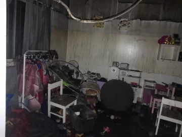 Incendiaron un hogar de niños y 18 menores fueron hospitalizados Incendiaron un hogar de niños y 18 menores fueron hospitalizados