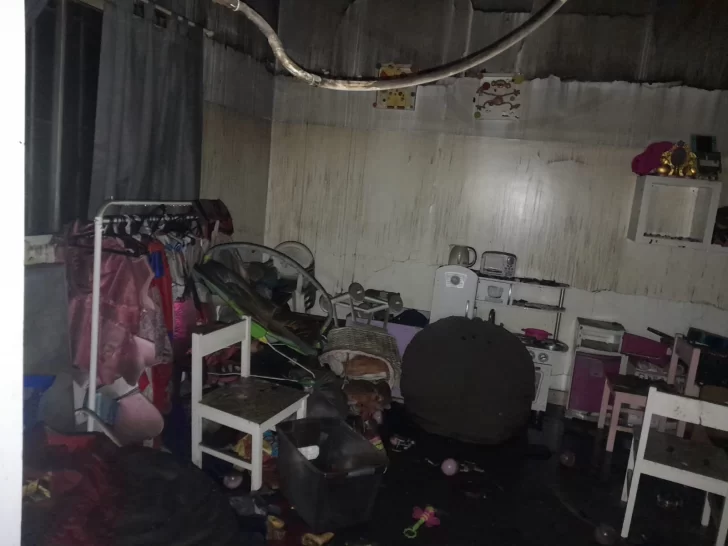 Incendiaron un hogar de niños y 18 menores fueron hospitalizados Incendiaron un hogar de niños y 18 menores fueron hospitalizados