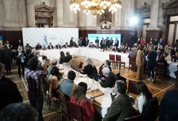 Tras una jornada maratónica, el Gobierno anunció que consiguió dictamen para la Ley Bases Tras una jornada maratónica, el Gobierno anunció que consiguió dictamen para la Ley Bases