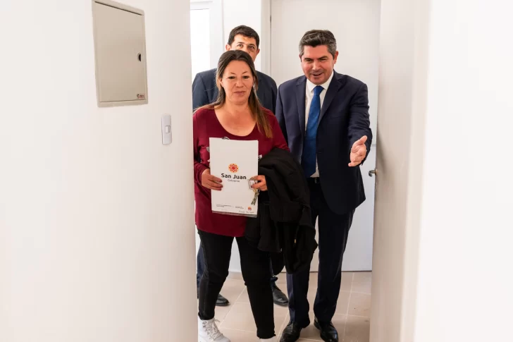 Orrego y su primera entrega de un barrio: “La obra pública es crucial”