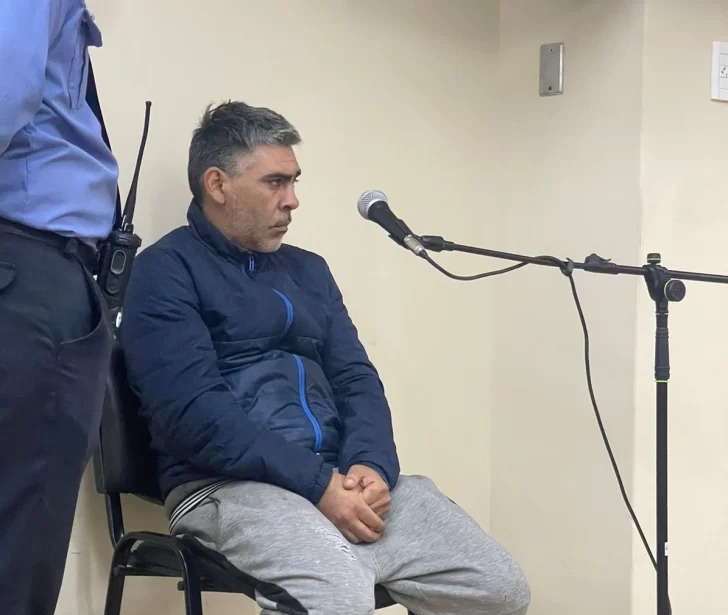 Taxista ladrón: robó rueda de un auto estacionado y fue detenido