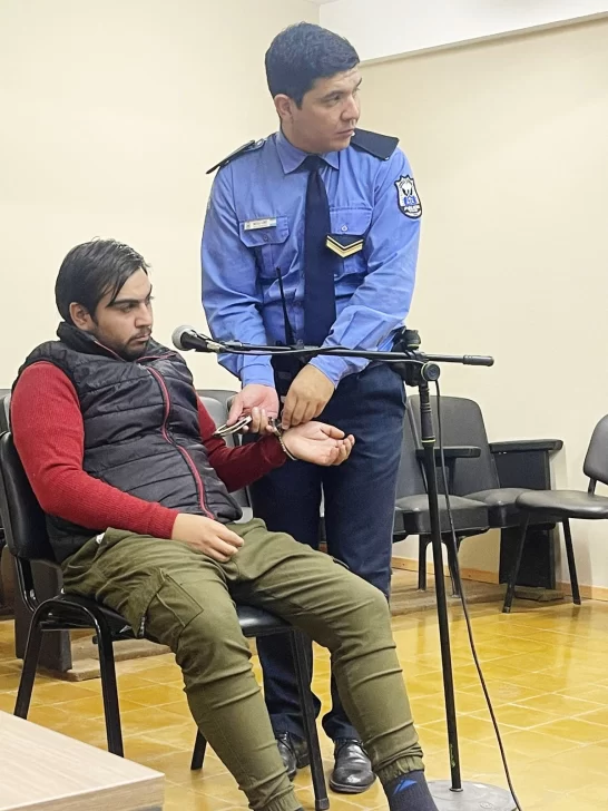 Asaltó a un cirujano, realizó compras con las tarjetas robadas y lo descubrieron: le dieron 3 años de prisión efectiva Asaltó a un cirujano, realizó compras con las tarjetas robadas y lo descubrieron: le dieron 3 años de prisión efectiva