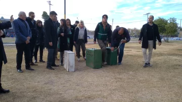 Soltaron tres aguiluchos en Capital con el objetivo de controlar la población de roedores y palomas Soltaron tres aguiluchos en Capital con el objetivo de controlar la población de roedores y palomas