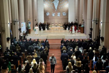 Lozano pidió no cortar la asistencia a los pobres, criticó la “corrupción en la distribución de alimentos” y bregó por “cuidar los vínculos” Lozano pidió no cortar la asistencia a los pobres, criticó la “corrupción en la distribución de alimentos” y bregó por “cuidar los vínculos”