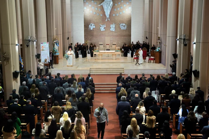 Lozano pidió no cortar la asistencia a los pobres, criticó la “corrupción en la distribución de alimentos” y bregó por “cuidar los vínculos” Lozano pidió no cortar la asistencia a los pobres, criticó la “corrupción en la distribución de alimentos” y bregó por “cuidar los vínculos”