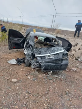 Un auto protagonizó un vuelco en la Ruta Interlagos y una mujer terminó herida Un auto protagonizó un vuelco en la Ruta Interlagos y una mujer terminó herida