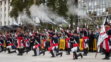 Histórico cambio de guardia de los regimientos Granaderos, Patricios e Iriarte en Plaza de Mayo