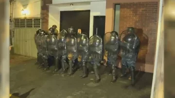 Hubo fuertes incidentes frente a la casa del gobernador de Misiones Hubo fuertes incidentes frente a la casa del gobernador de Misiones