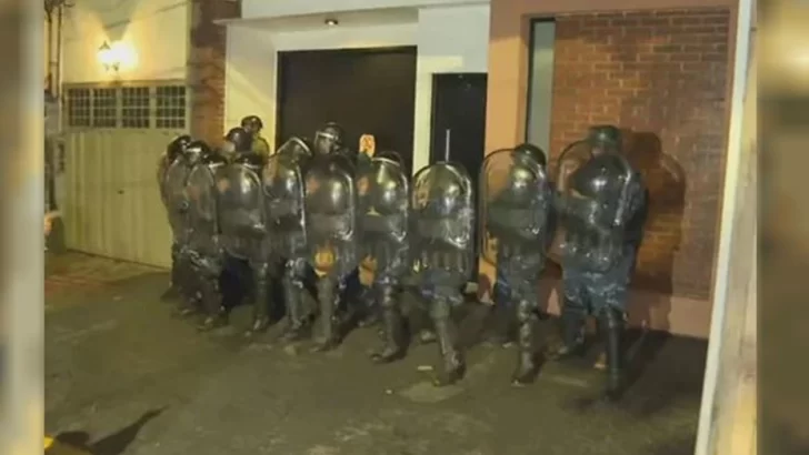 Hubo fuertes incidentes frente a la casa del gobernador de Misiones Hubo fuertes incidentes frente a la casa del gobernador de Misiones