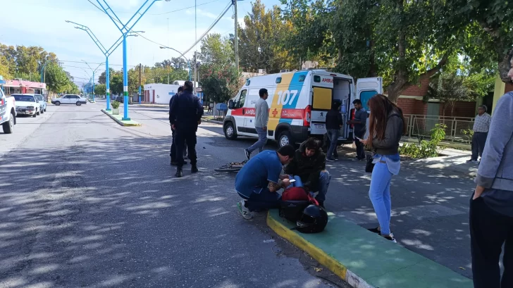 Ciclista y un niño trasladado en moto terminaron hospitalizados por un choque