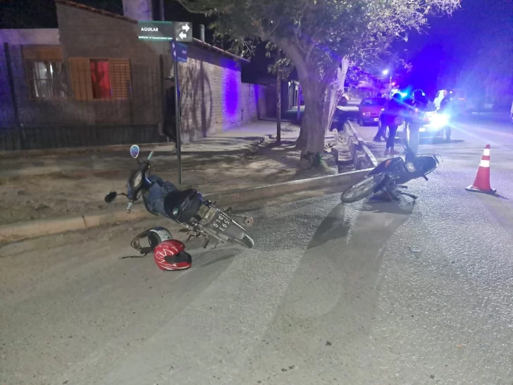 Viajaba con sus hijos de 8 y 3 años, chocó con otra moto y tuvo que ser hospitalizado Viajaba con sus hijos de 8 y 3 años, chocó con otra moto y tuvo que ser hospitalizado