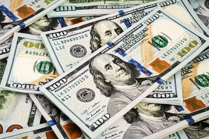 El dólar blue anotó mayor suba semanal en 4 meses y superó sin escalas los $1.100