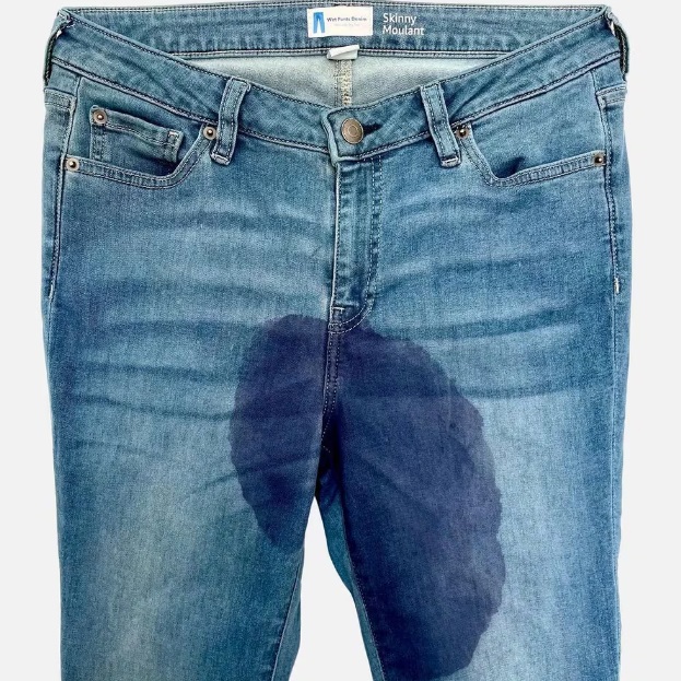 La insólita moda de los jeans manchados de “orina” que son un boom en Europa La insólita moda de los jeans manchados de “orina” que son un boom en Europa
