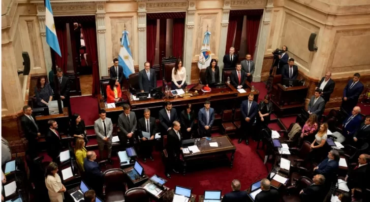 La recaudación de impuestos cayó 12% real en abril y apura al Gobierno para conseguir la reforma fiscal