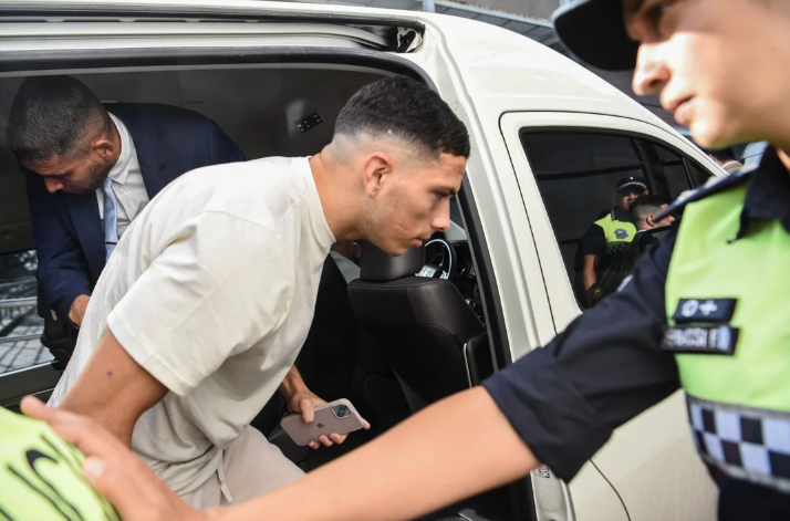 “Florentín, Osorio y Cufré me violaron”: dijo la periodista que denunció a los exjugadores de Vélez “Florentín, Osorio y Cufré me violaron”: dijo la periodista que denunció a los exjugadores de Vélez