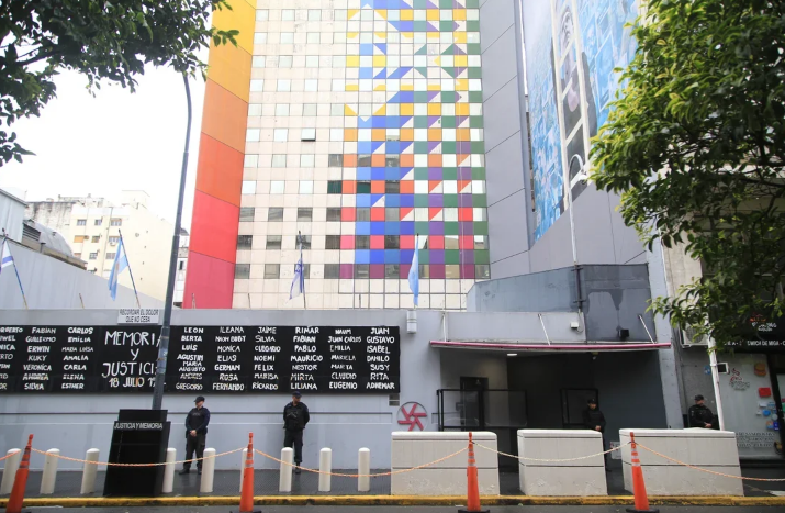 Registraron una amenaza de bomba en la sede de la AMIA Registraron una amenaza de bomba en la sede de la AMIA