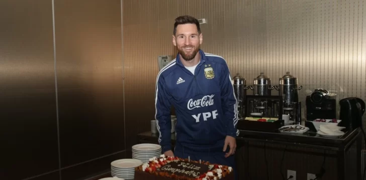 Messi cumple 37 años y lo festeja una vez más durante un torneo con la Selección Argentina Messi cumple 37 años y lo festeja una vez más durante un torneo con la Selección Argentina