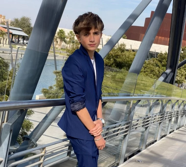 Tiene 13 años, actuó en una serie para la TV Pública y está nominado en los Martín Fierro Federal