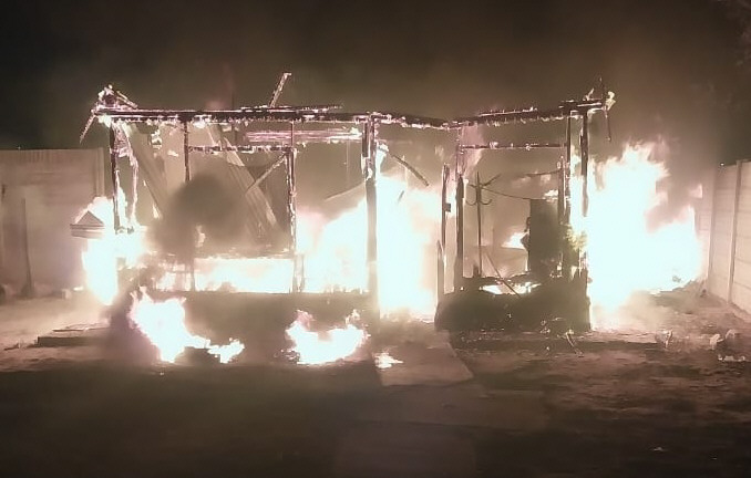 El duro presente de vivir de ‘arrimados’ al quedarse sin techo propio por un incendio