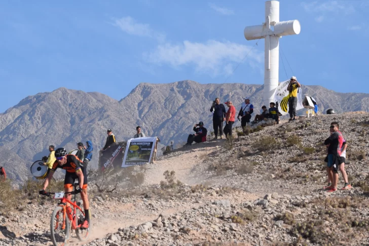Pernini festejó en la “Cruz del Tacho”
