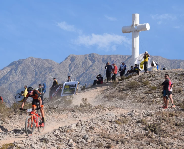 Pernini festejó en la “Cruz del Tacho”