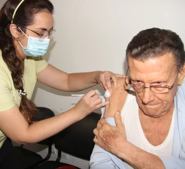 Gripe A: saldrán a vacunar a los abuelos en los geriátricos y centros de jubilados Gripe A: saldrán a vacunar a los abuelos en los geriátricos y centros de jubilados