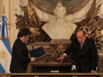 Milei le tomó juramento a Francos como nuevo Jefe de Gabinete Milei le tomó juramento a Francos como nuevo Jefe de Gabinete