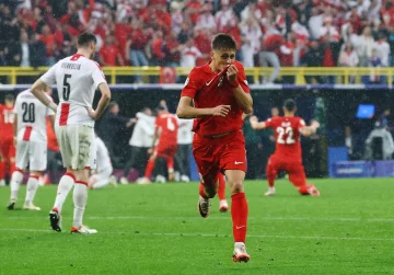 Con el arbitraje de Tello y dos golazos, Turquía derrotó a Georgia Con el arbitraje de Tello y dos golazos, Turquía derrotó a Georgia