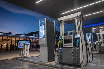 YPF duplicó el descuento por cargar nafta en la madrugada: cuánto bajó y cómo acceder al beneficio