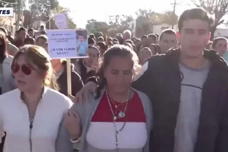 Los padres de Loan encabezaron una nueva marcha en el pueblo donde desapareció el nene de 5 años