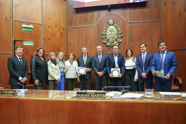 Distinciones a los ciudadanos ilustres Distinciones a los ciudadanos ilustres