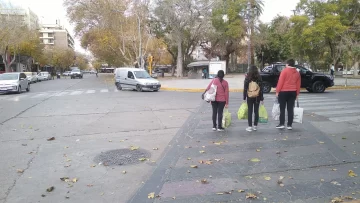 El viento Zonda hizo superar la temperatura máxima, que llegó hasta los 29.7°C El viento Zonda hizo superar la temperatura máxima, que llegó hasta los 29.7°C