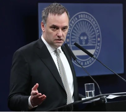 Desmintieron que Pettovello haya renunciado y dijeron que De la Torre ya tiene reemplazo Desmintieron que Pettovello haya renunciado y dijeron que De la Torre ya tiene reemplazo