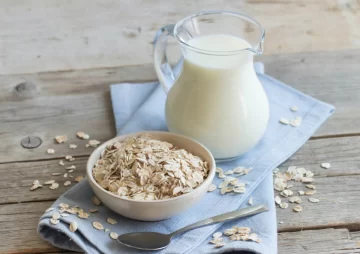 Cómo se hace la leche de avena: una receta que trae muchos beneficios para la salud