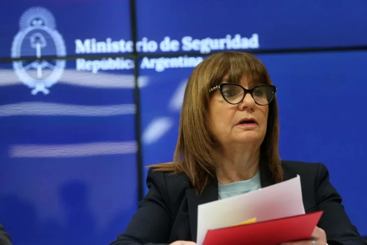 Patricia Bullrich acusó a la oposición por la suba del dólar y el riesgo país