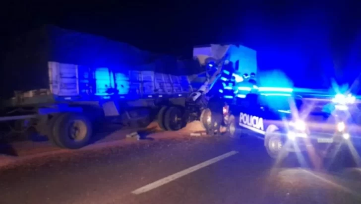 Impactante choque de camiones muy cerca de San Juan Impactante choque de camiones muy cerca de San Juan