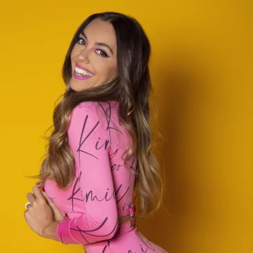 Floppy Tesoruo, con una colaless “nivel Dios”: “¿Blanca o negra?” Floppy Tesoruo, con una colaless “nivel Dios”: “¿Blanca o negra?”