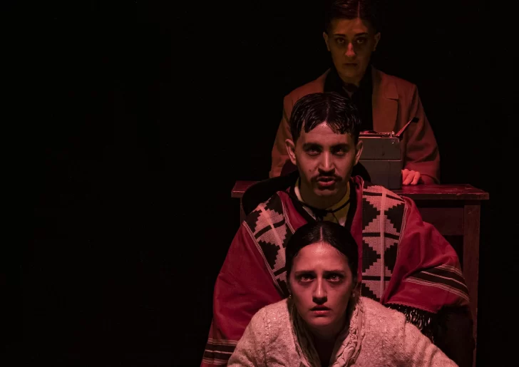 Una obra de teatro que pone en escena tres casos policiales Una obra de teatro que pone en escena tres casos policiales