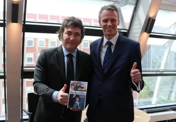 Javier Milei recibió en Hamburgo la “Medalla Hayek” y luego irá a Berlín para mantener una breve reunión con Olaf Scholz