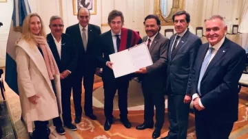 Milei recibió a cuatro gobernadores y convocó a un pacto de unidad para el 9 de julio
