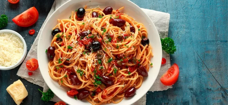 Receta de pasta a la Puttanesca: Un clásico italiano fácil y delicioso Receta de pasta a la Puttanesca: Un clásico italiano fácil y delicioso